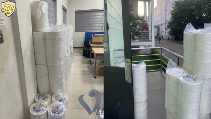 Giấy Vệ Sinh Cuộn Lớn Cho Văn Phòng – Giải Pháp Văn Minh, Chuyên Nghiệp, Tiết Kiệm 2 Giay-ve-sinh-cuon-lon-su-dung-trong-van-phong-hien-dai